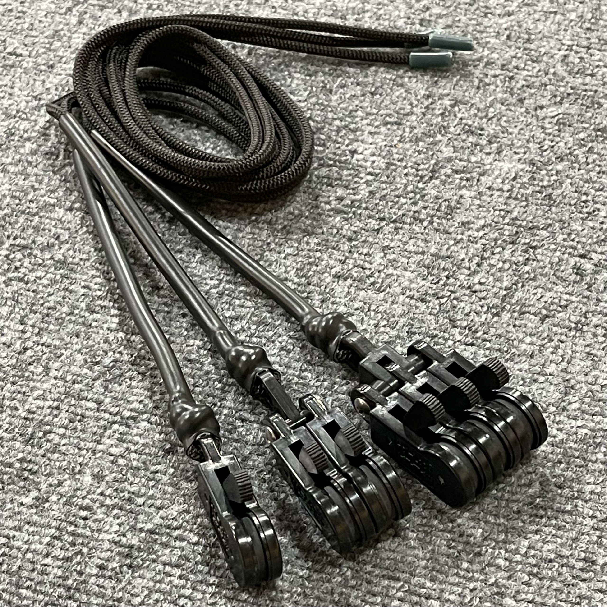 https://www.marshtackycarbon.com/wp-content/uploads/2022/04/Hal-Lock-Pulleys-with-braided-cord-3-scaled.jpg